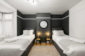 Spacious 4BR, Sleeps 7, Garden, Free Parking